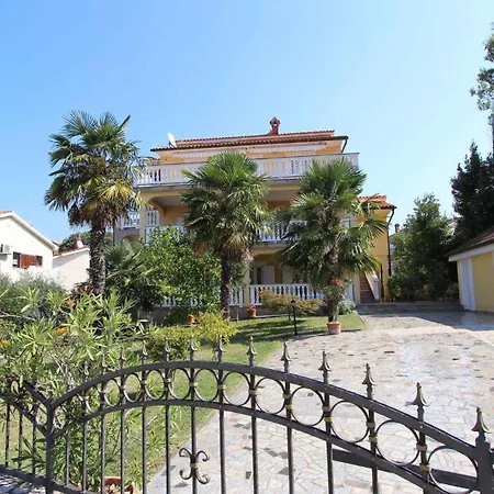 Two-bedroom In I Apartment Malinska