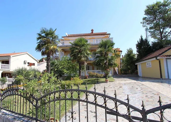 Two-bedroom In I * Malinska