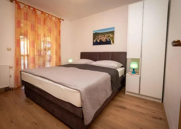 Two-bedroom In I Lägenhet *