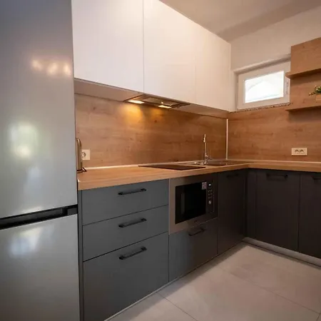 Two-bedroom In I *