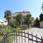 Two-bedroom In I Apartament Malinska